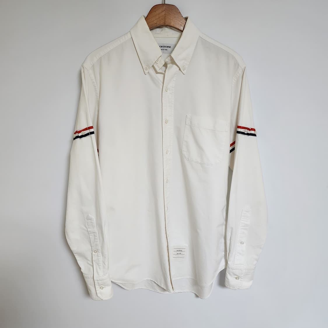 [3] 톰브라운 화이트 암밴드 옥스포드 셔츠 상품이미지1