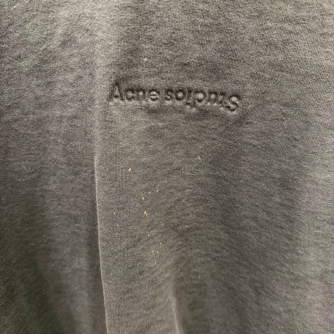 아크네 스튜디오 라운드넥 긴팔 크롭 맨투맨 로고 자수 디테일 블랙 상품이미지5