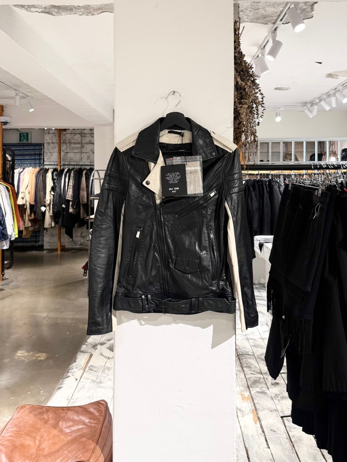 비엘케이 디엔엠 블랙 화이트 투톤 레더 바이커 자켓 상품이미지2