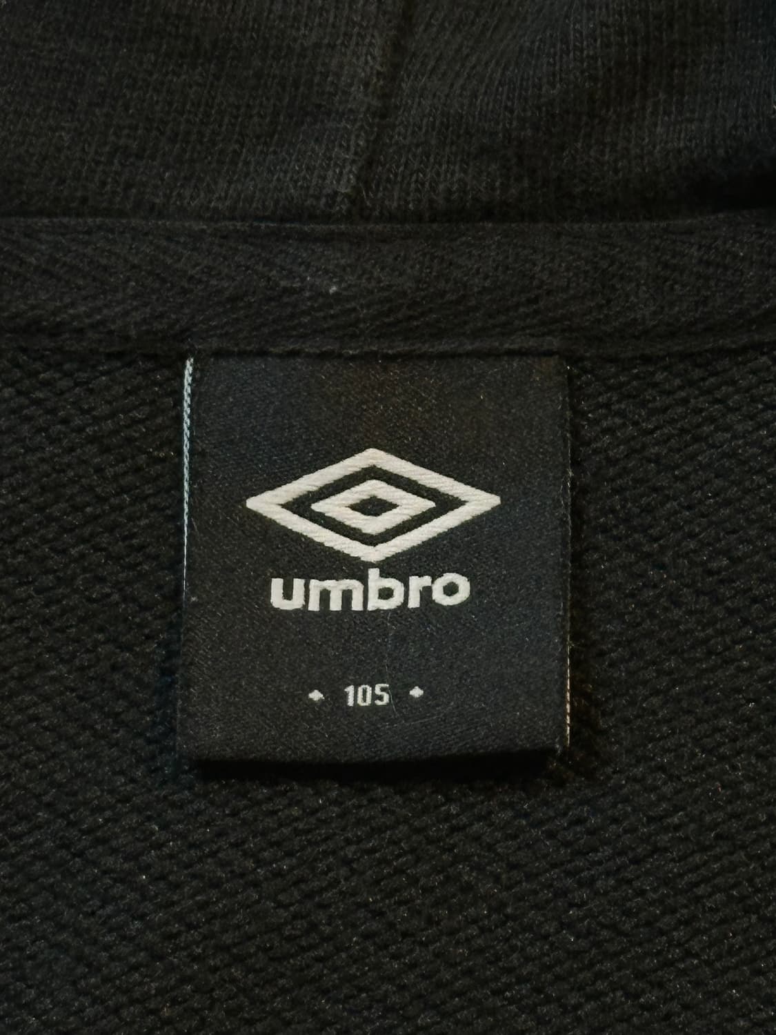 엄브로 UMBRO 에센셜 스몰로고 후드티 블랙 상품이미지4