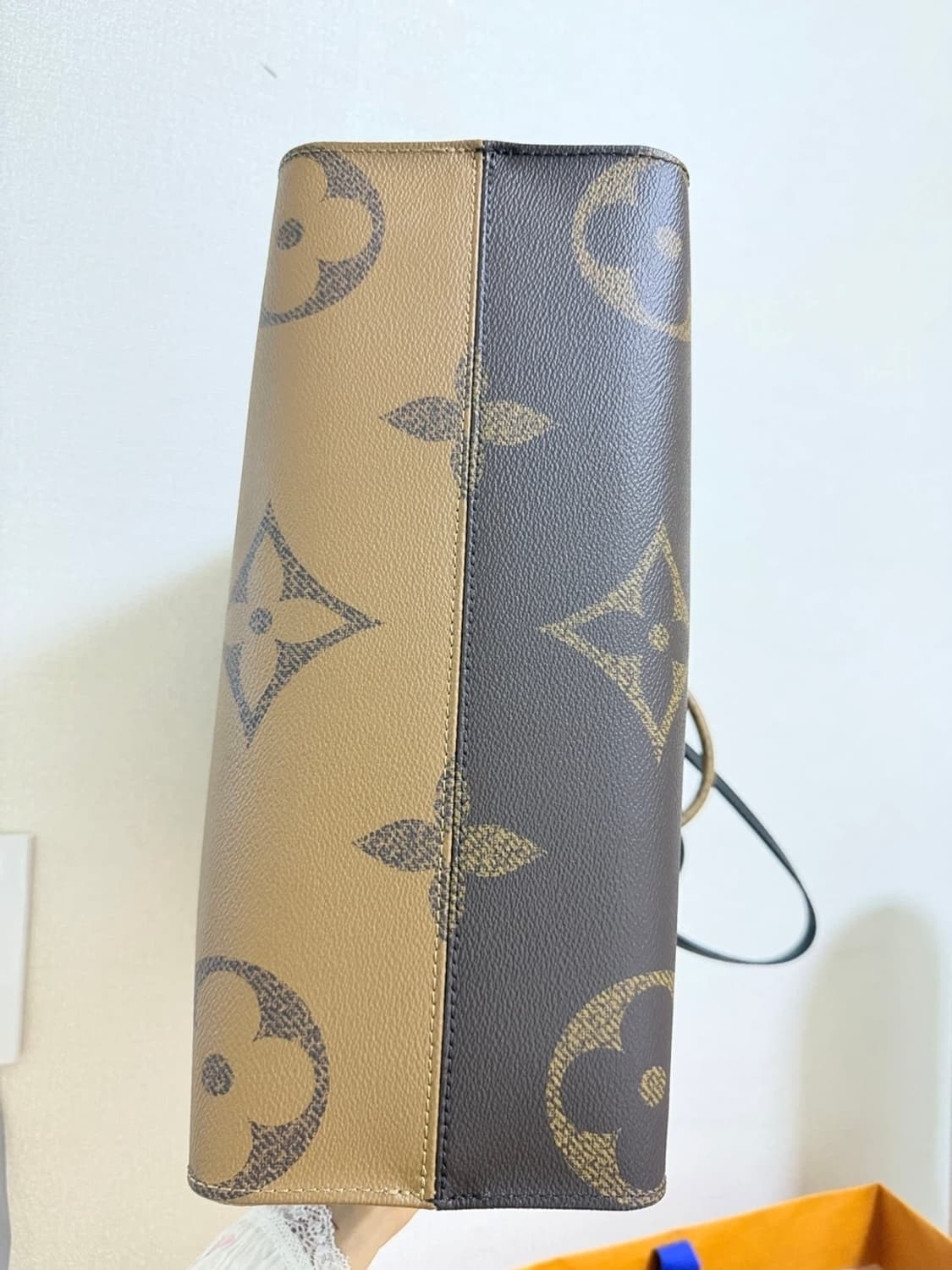 루이비통 온더고 MM 모노그램 토트백 상품이미지7