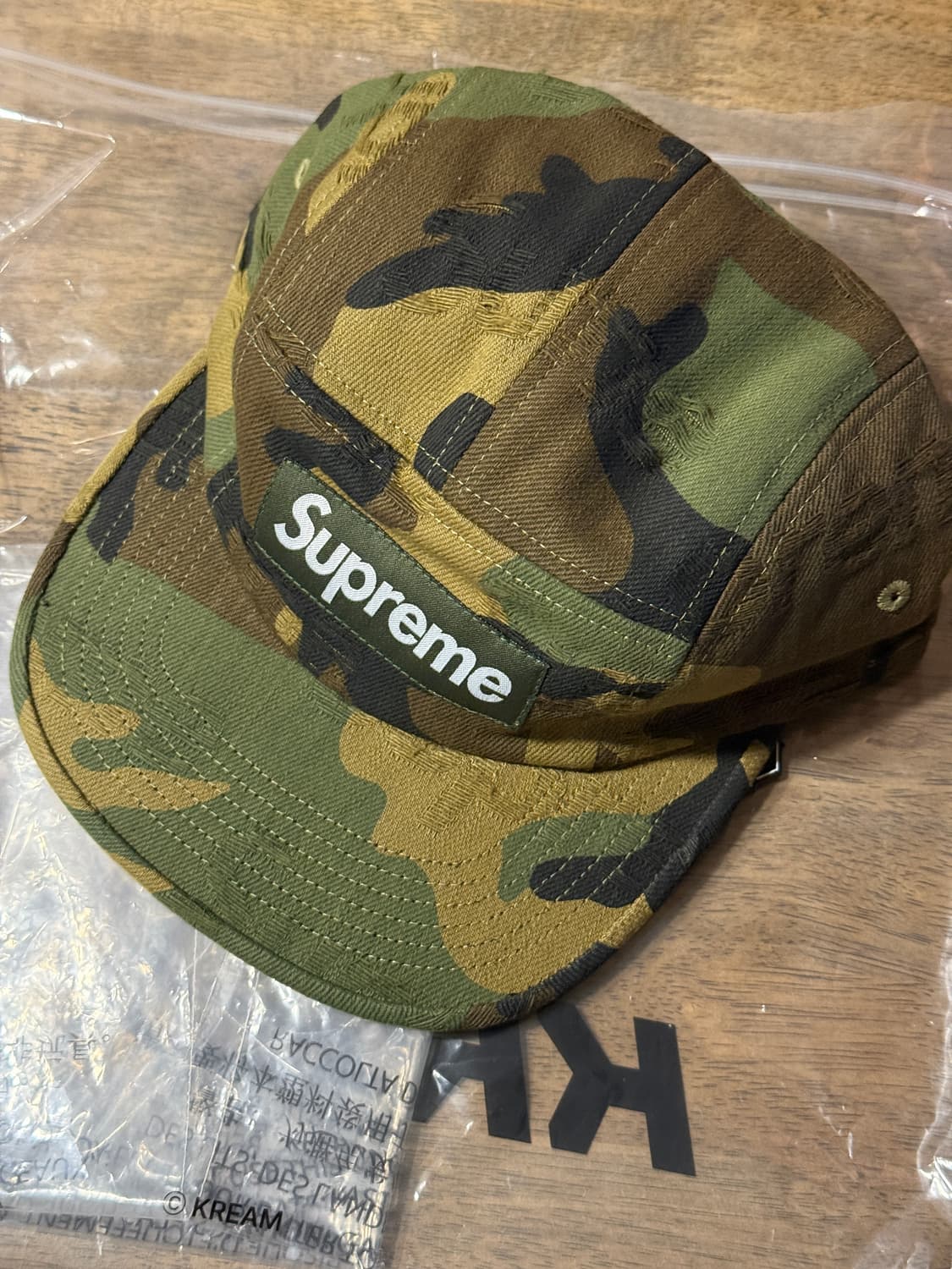 슈프림 자카드 로고 데님 캠프캡 우드랜드 카모 팔아요 상품이미지1