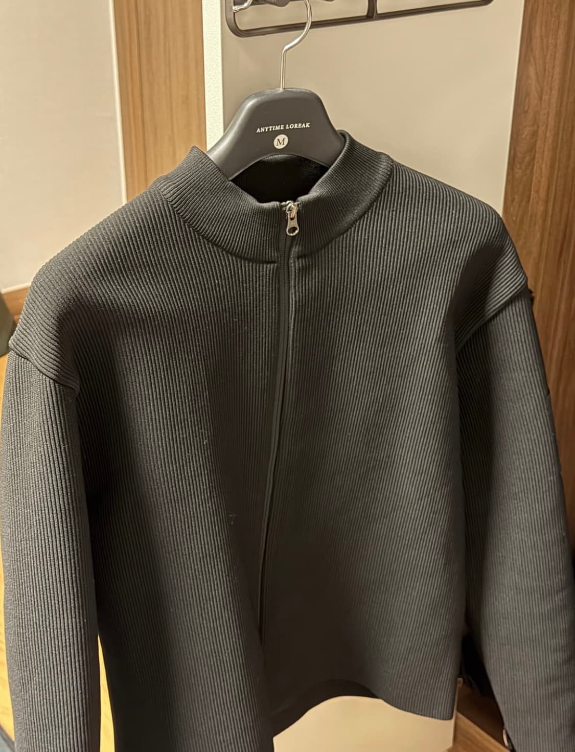 아모멘토 모크넥 집업 가디건 24ss 상품이미지2