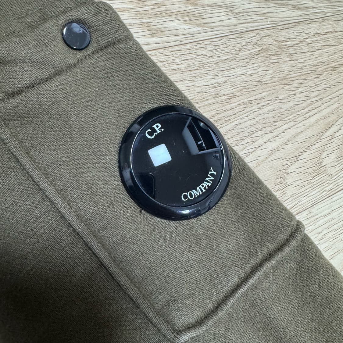 CP 컴퍼니 렌즈 융 카키 후드티 M 상품이미지3