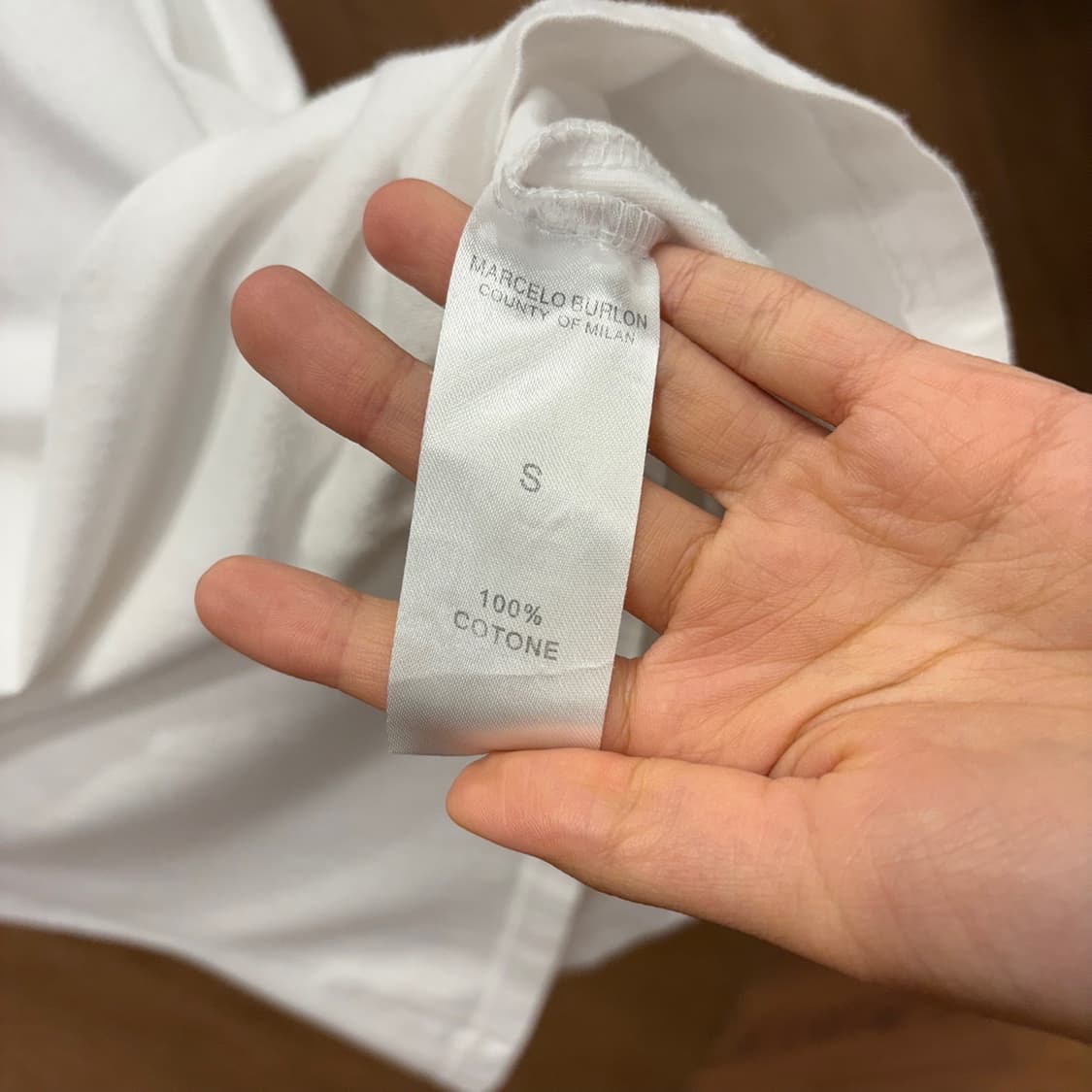 마르셀로 불론 반팔 티셔츠 블루 오렌지 윙 아트워크 프린팅 디테일 화이트 상품이미지7