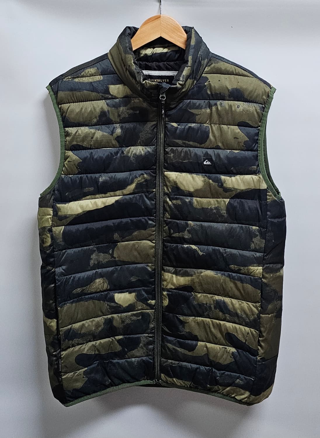 퀵실버 카모 경량 패딩조끼 L 상품이미지1