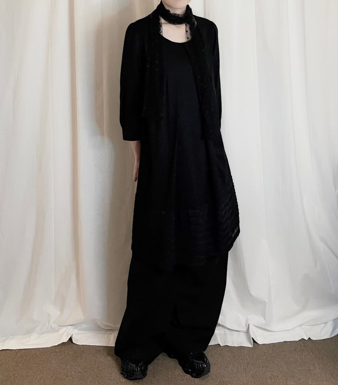 Shirring Neckline Midi Dress - Black 상품이미지1