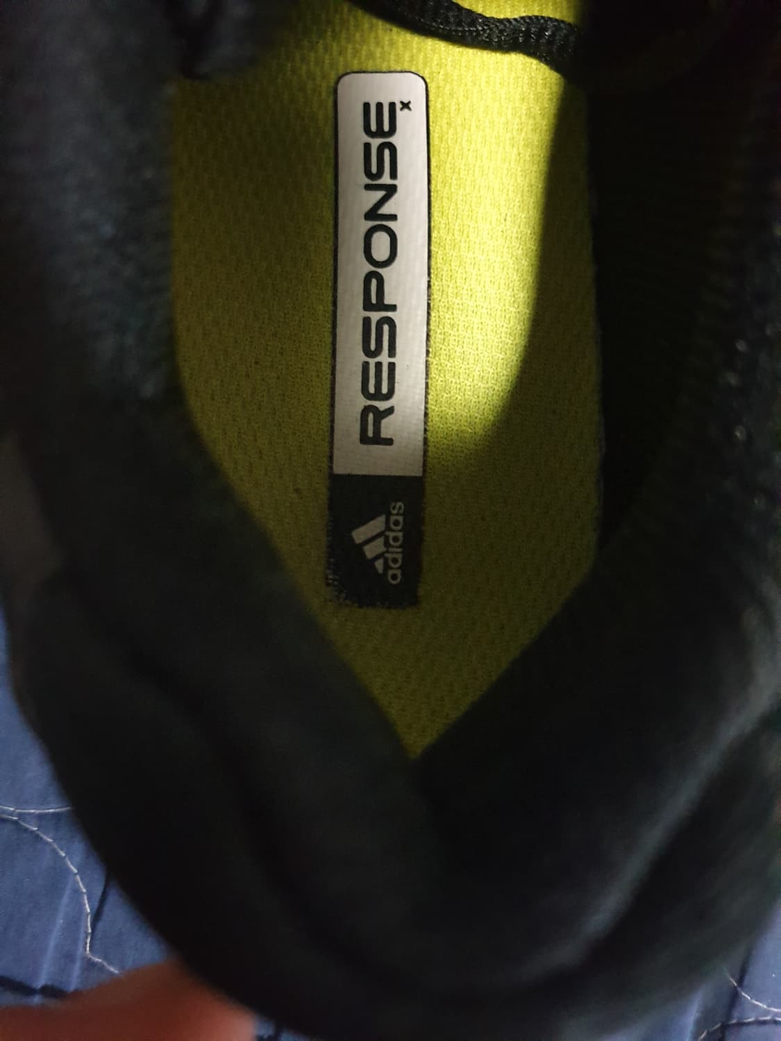 아디다스 리스폰스 CL 블랙 코어 형광 데일리 런닝화 (235) 상품이미지7