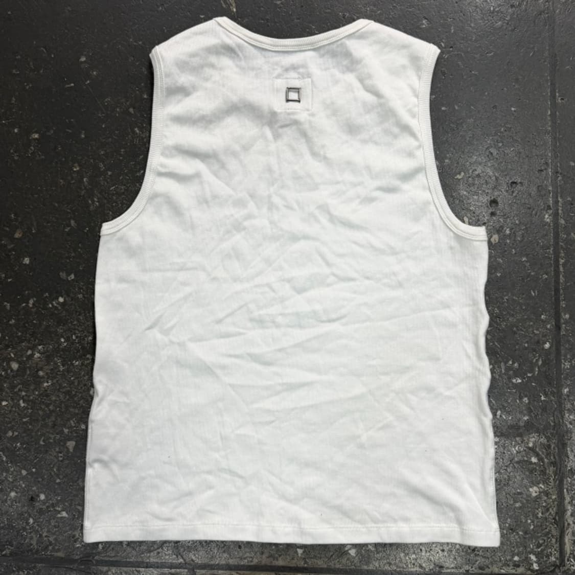 100 우영미 스퀘어로고 슬리브리스 나시 상품이미지6