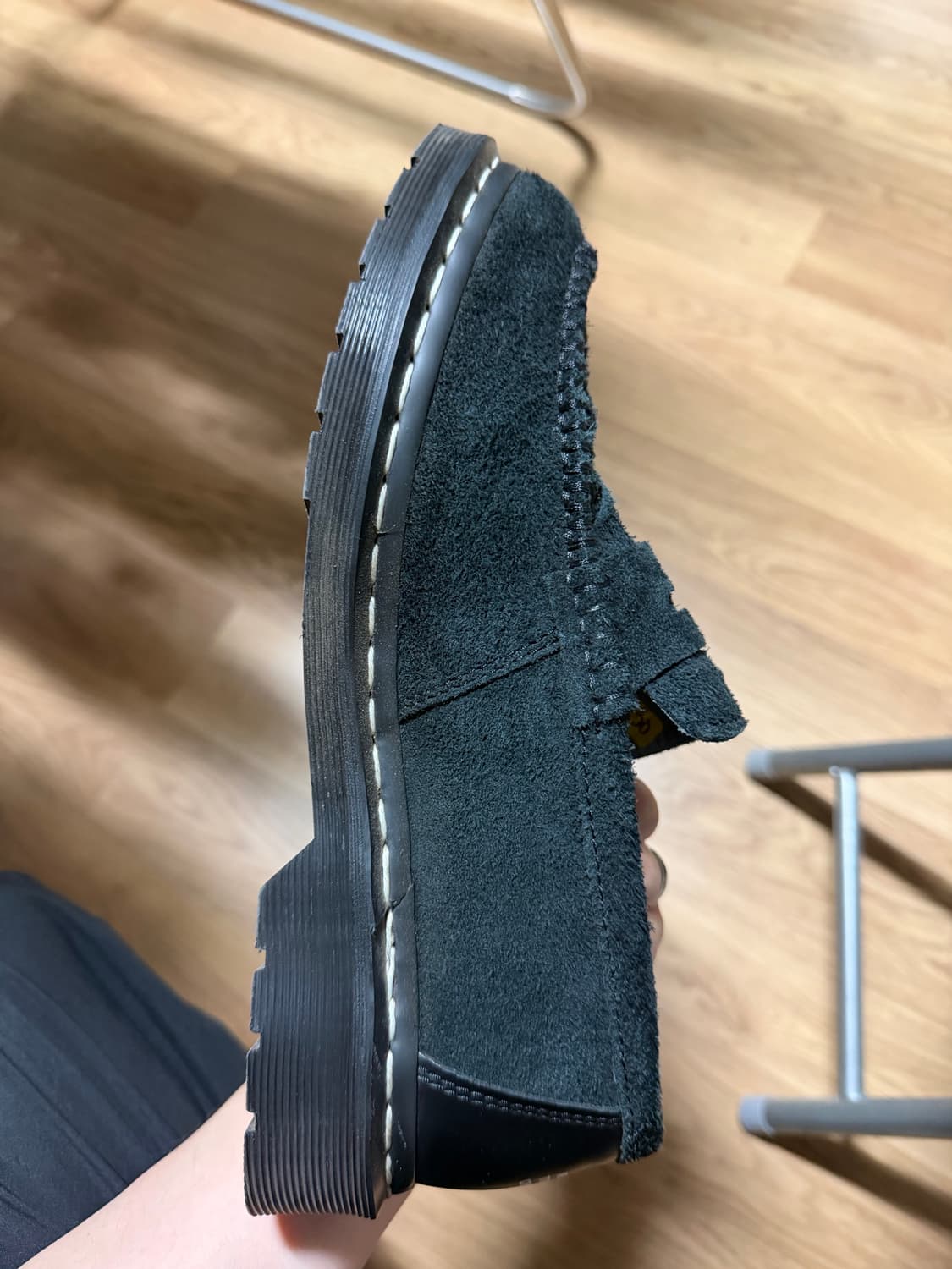 닥터마틴 x 네이버후드 스웨이드 로퍼 블랙 상품이미지6