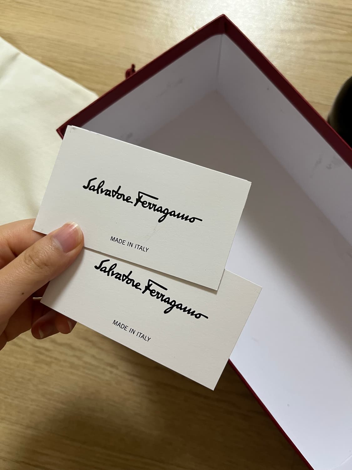 페라가모 바리나 플랫슈즈 블랙 230 유광 상품이미지5