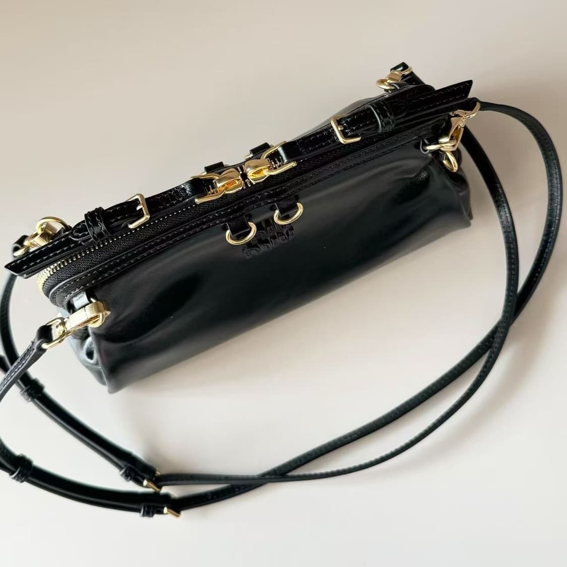 미우 미우 레더 클러치 블랙 상품이미지3