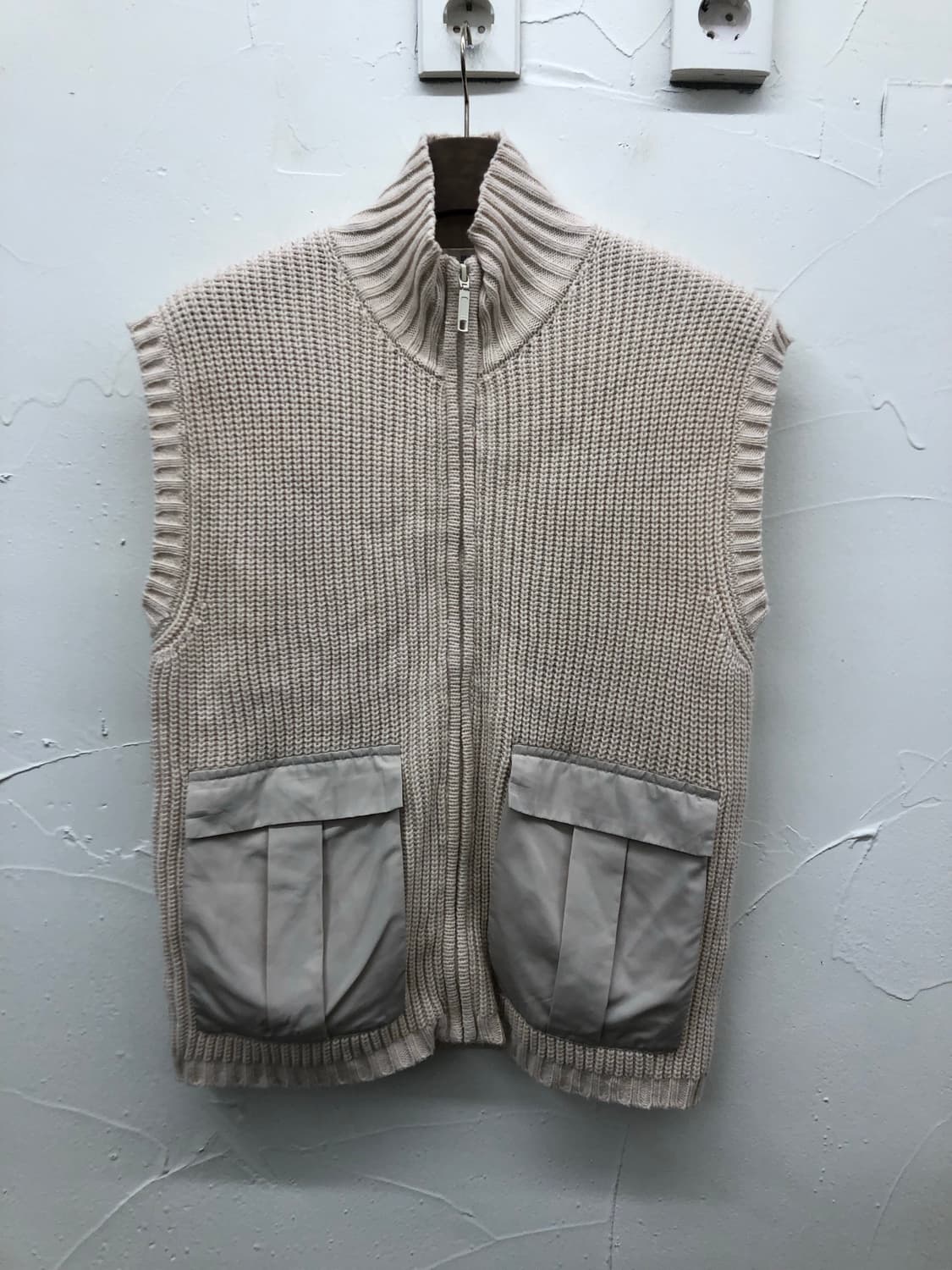 불가리아 생산 니트 베스트 상품이미지1