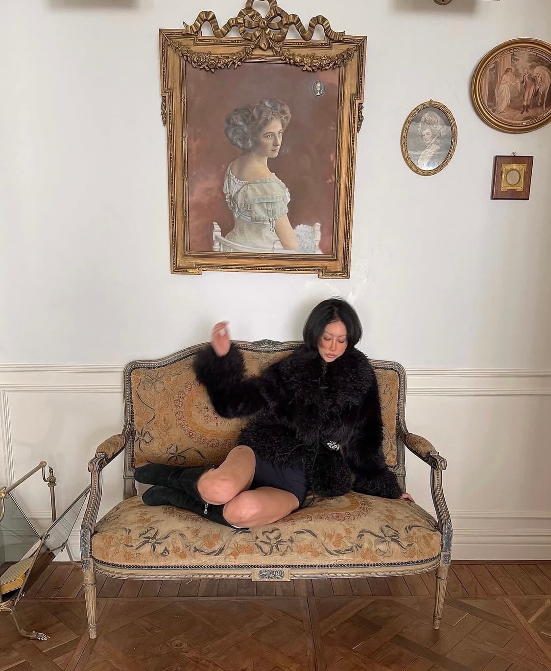 Sculptor Beaded Faux Fur Robe Black 상품이미지3