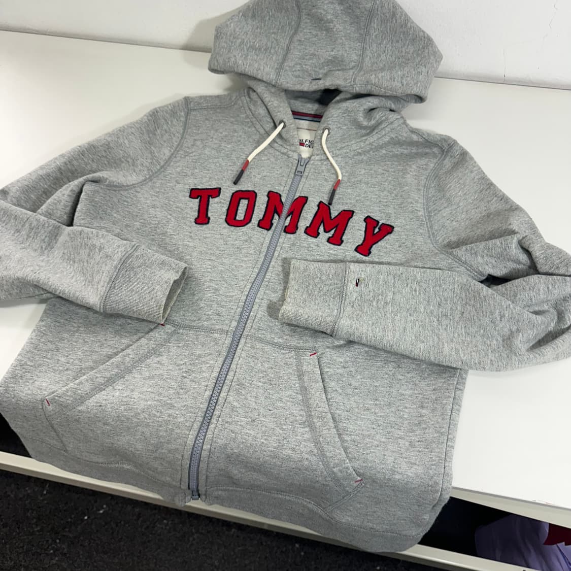 우먼L 타미힐피거 데님 그레이 빅로고 스웻코튼 후드집업 상품이미지2