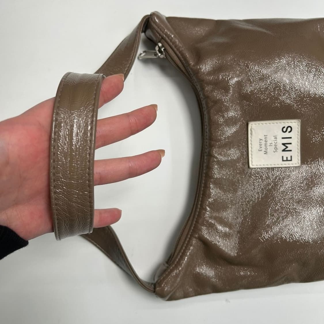 이미스 에나멜 호보백 베이지그레이 상품이미지3