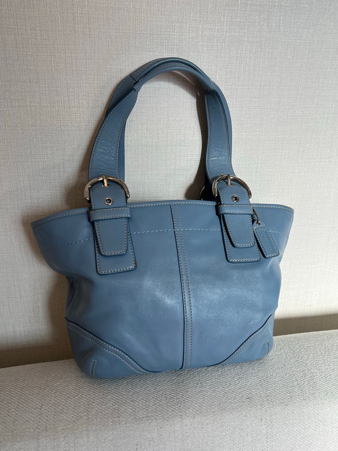 2004년 빈티지 코치 소호 버클 토트백 상품이미지1