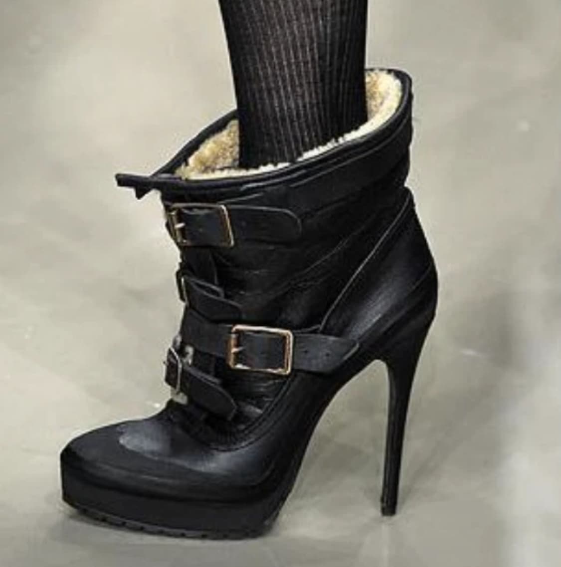 burberry prorsum 2010 런웨이 퍼 트리밍 하이힐 부츠 상품이미지1