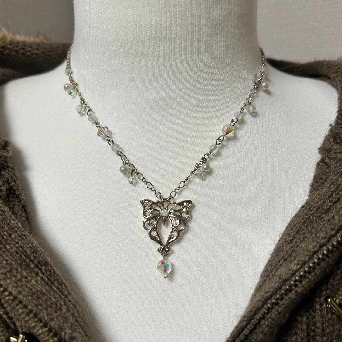 🦋 Anna Sui 버터플라이 크리스탈 네크리스 – 클리어 & 펄 믹스 상품이미지1