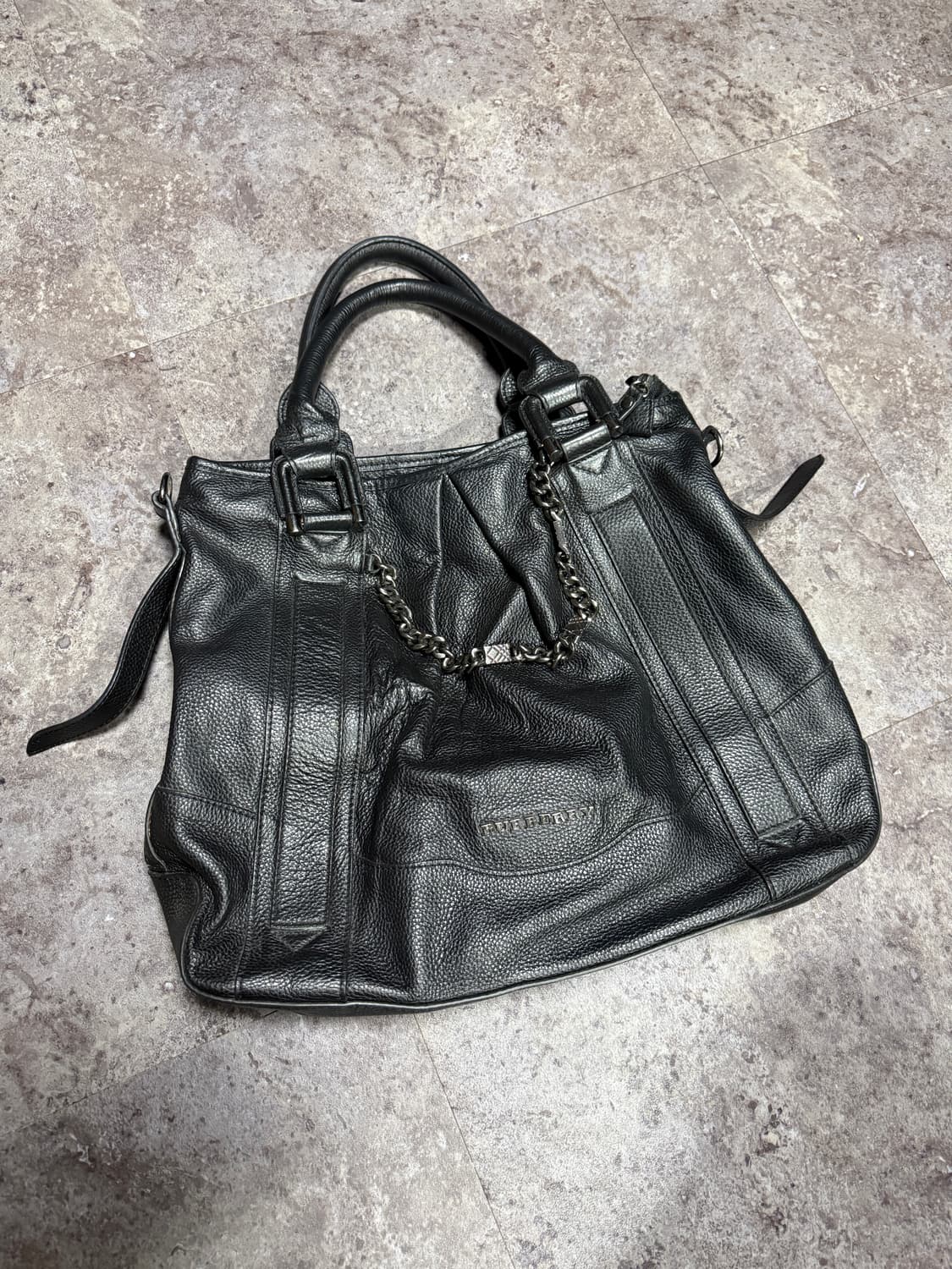 버버리 체인 토트백 상품이미지1