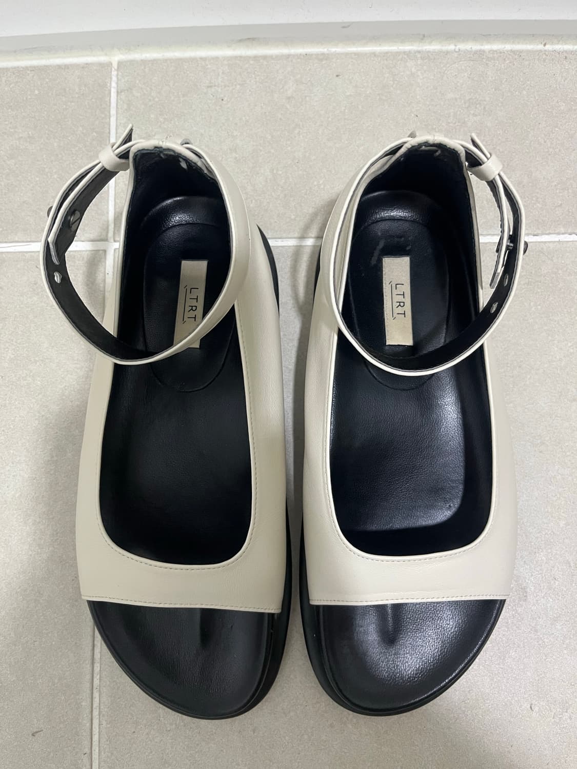 LEFT-RIGHT COMFY SANDAL 판매(웜화이트/250) 상품이미지5
