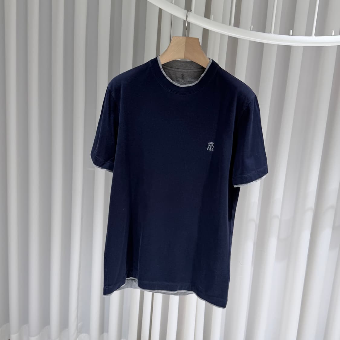 (A+/L) / 브루넬로쿠치넬 로고 프린트 레이어드 반팔 티셔츠 네이비 상품이미지2