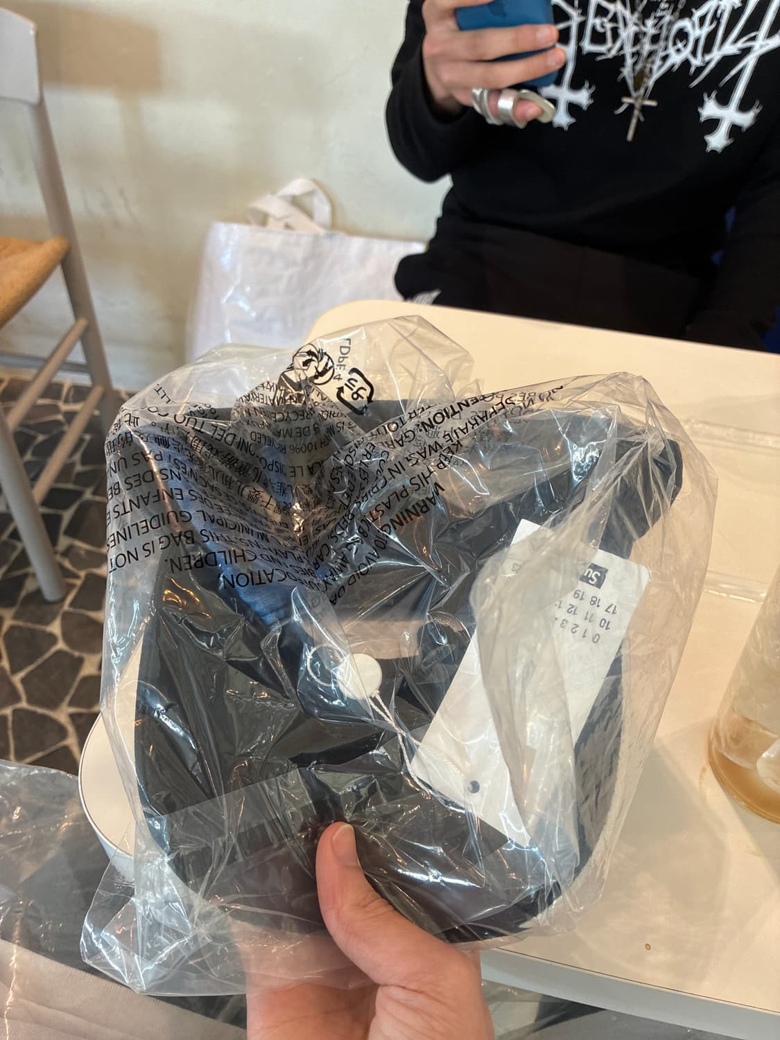 슈프림 x MM6 메종 마르지엘라 스플릿 6-패널 블랙 - 26SS 상품이미지2