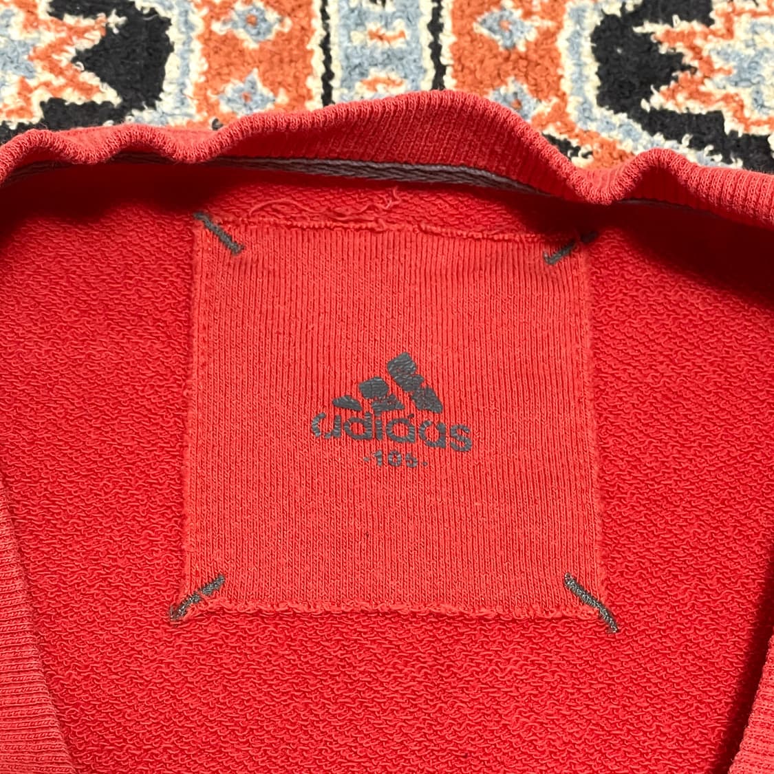 아디다스 삼각로고 레드 맨투맨 남성105 상품이미지4