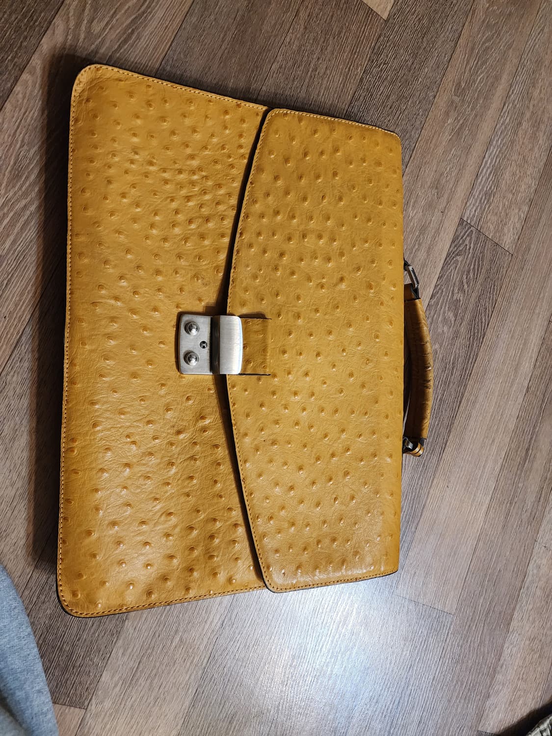 루치카 옐로우 엠보 타조 가죽 브리프케이스 상품이미지3