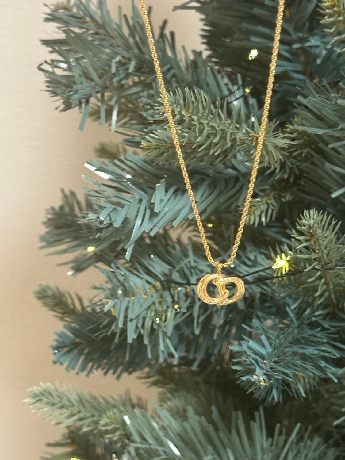 디올 CD 로고 골드 레드벨벳 예리 목걸이 상품이미지2