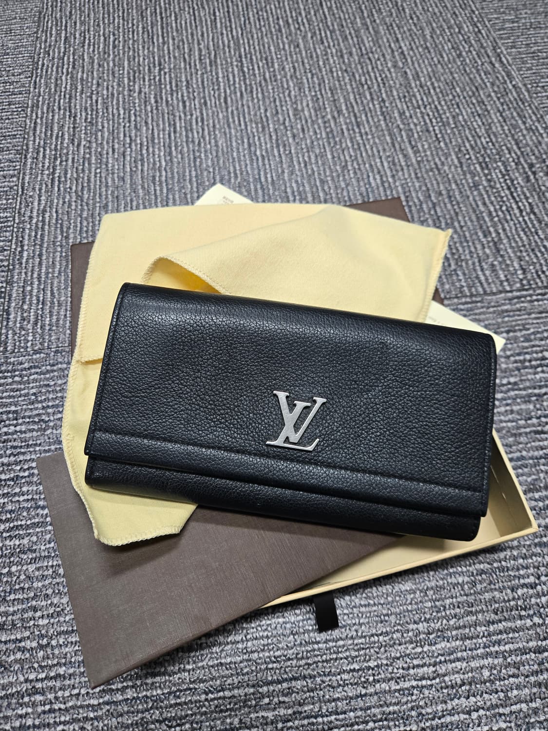 [특가][정품] 루이비통 락미2 장지갑 상품이미지1