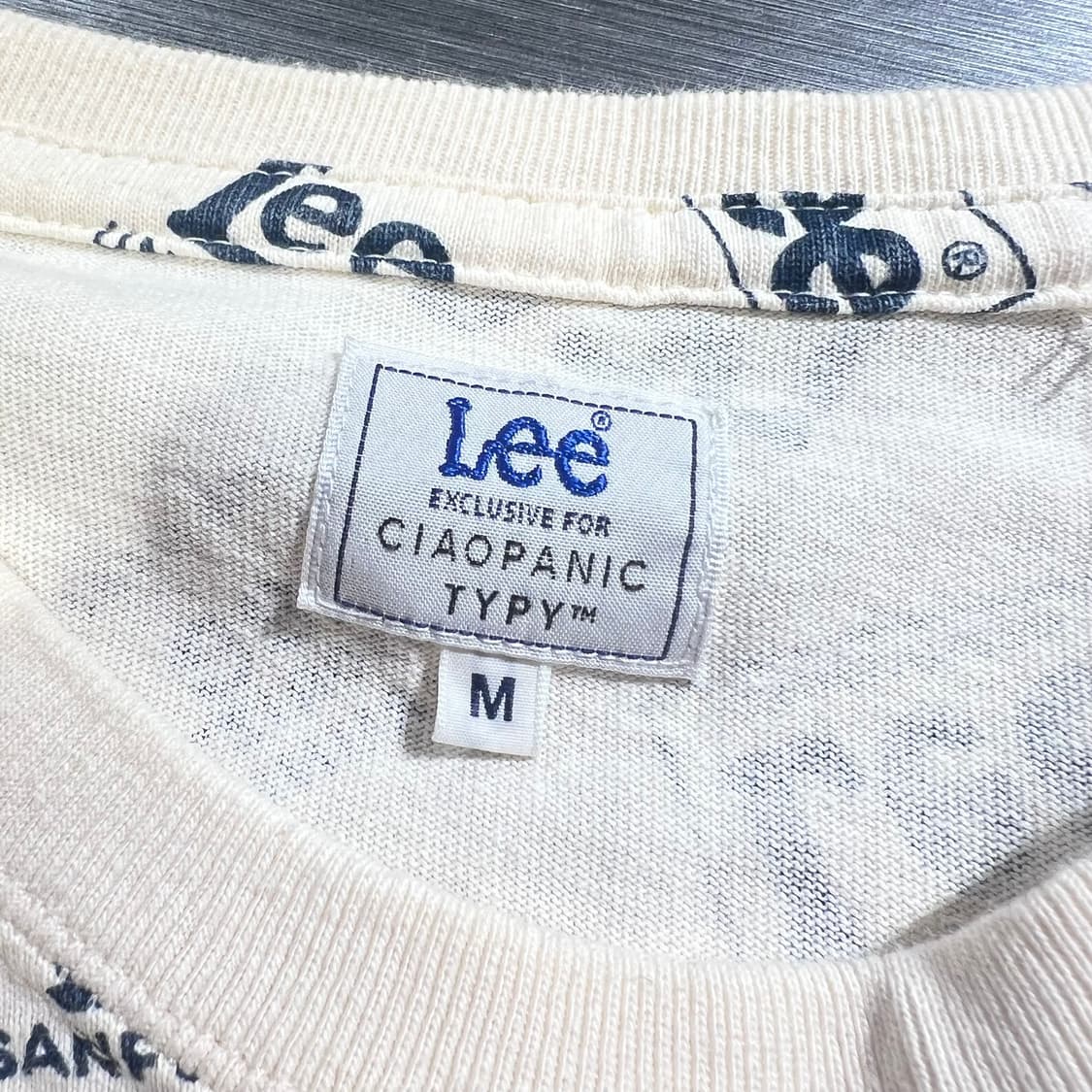 LEE 리 X 차오패닉 베이지 네이비 로고 암패치 반팔 티셔츠 상품이미지3