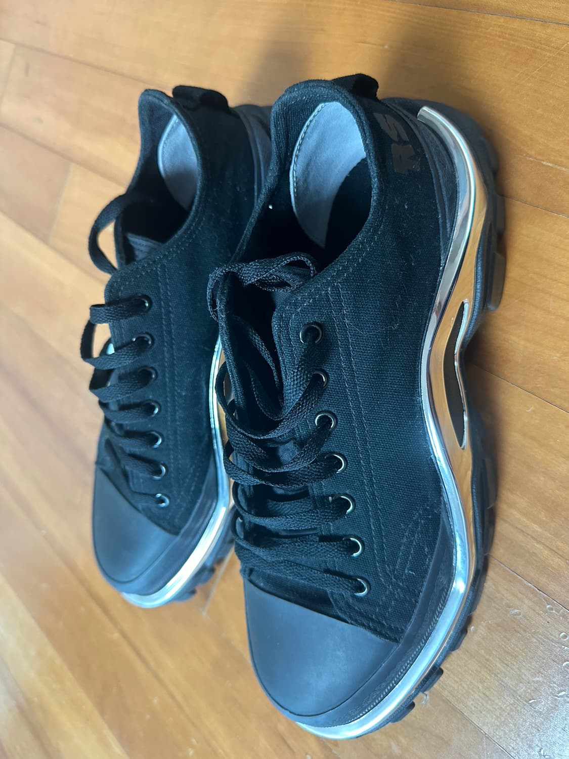 아디다스 라프시몬스 뉴러너 270 블랙 크롬 상품이미지3