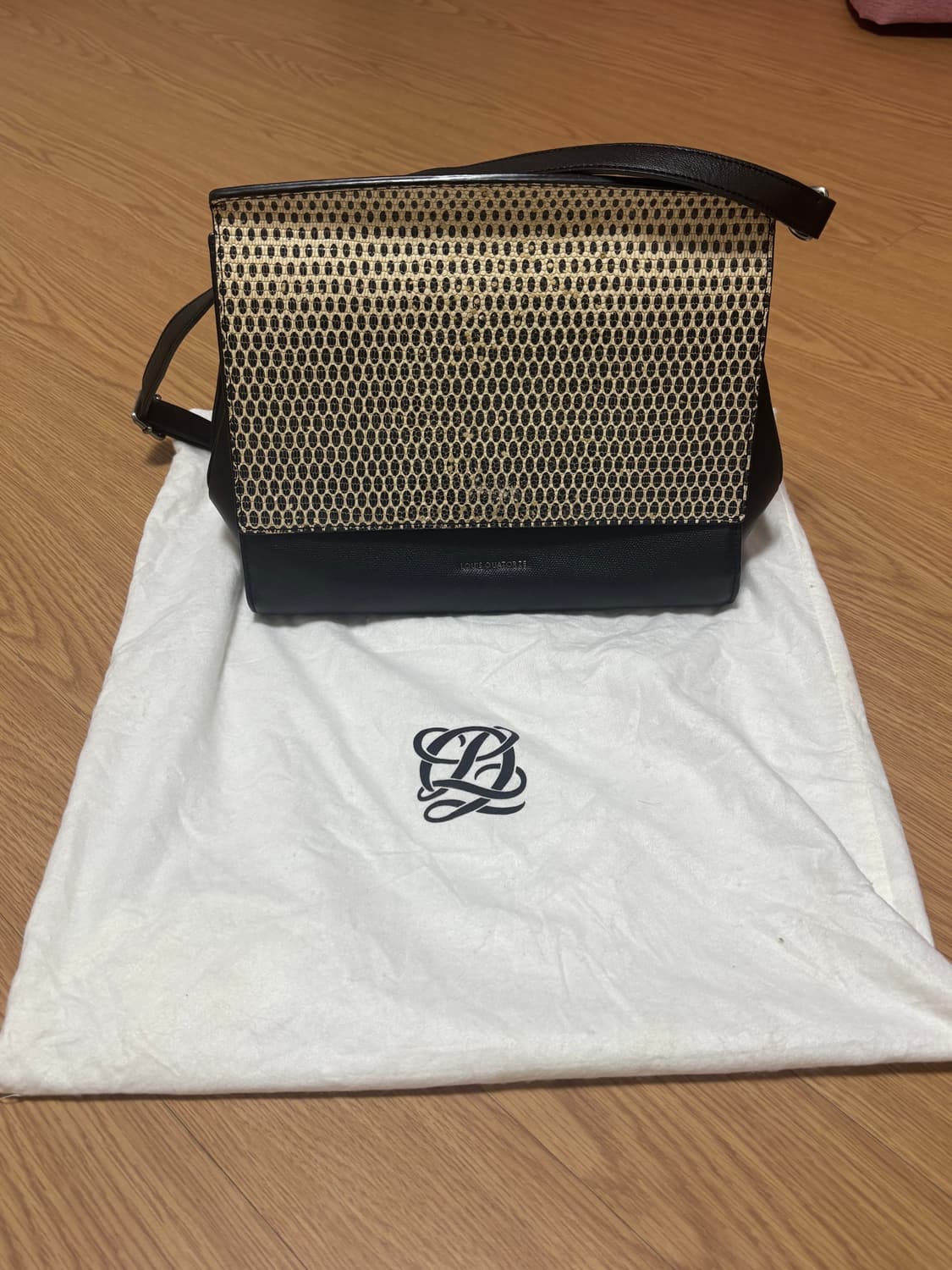 루이까또즈 소가죽 크로스백 가방 상품이미지1