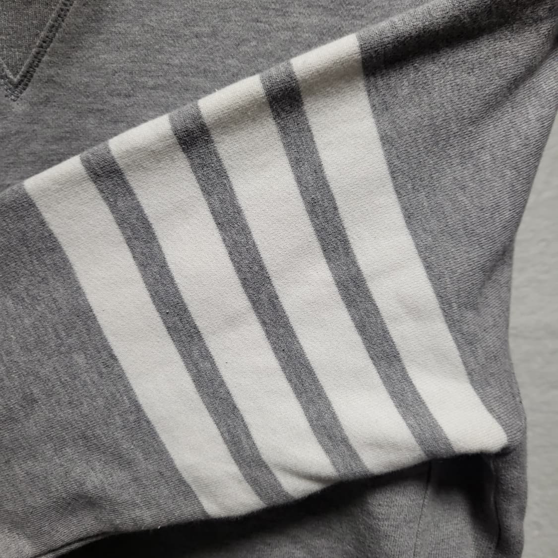 [정품] 2 / 톰브라운 사선완장 맨투맨  상품이미지3