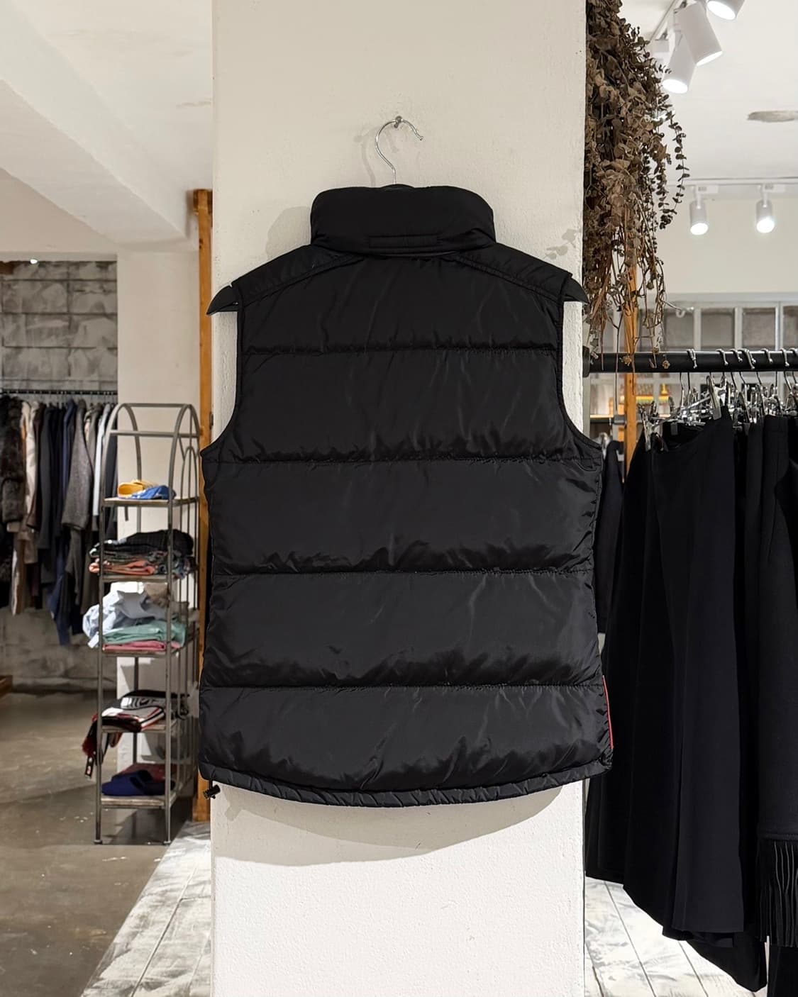 프라다 블랙 베이직 패딩 베스트 상품이미지6