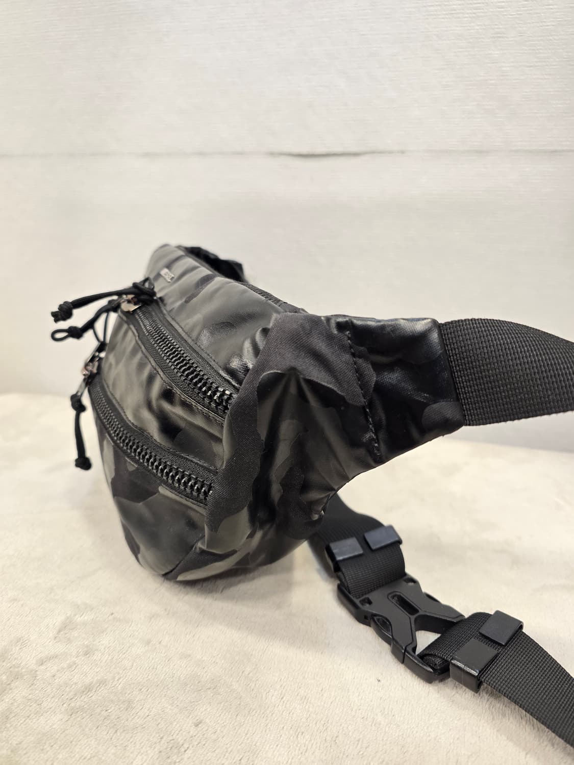 디젤 블랙 카모 슬링백 크로스백 상품이미지4