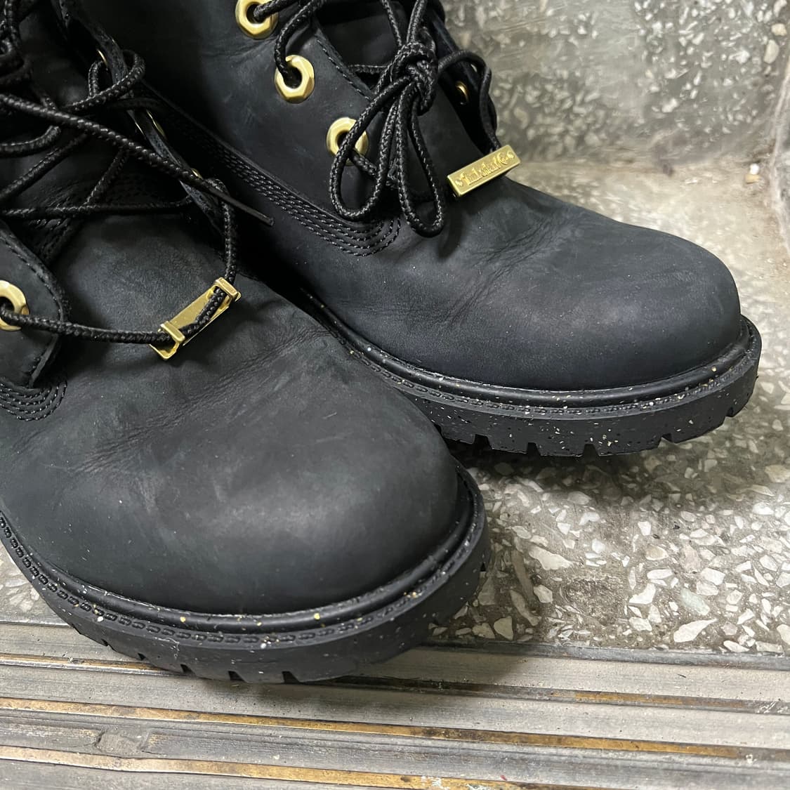 팀버랜드 헤리티지 6인치 블랙 누벅 부츠 상품이미지6