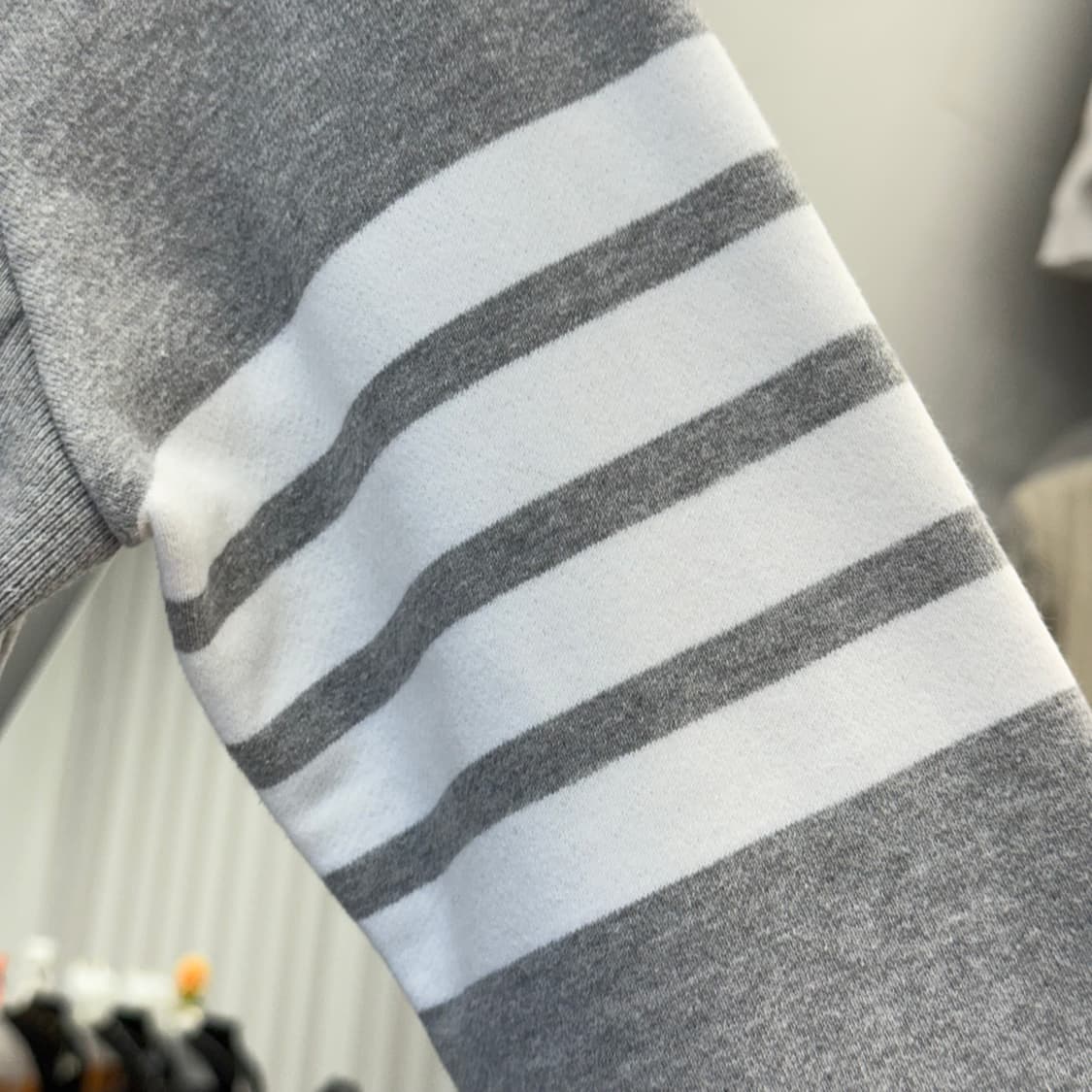 [2] 톰브라운 사선완장 후드집업 상품이미지3