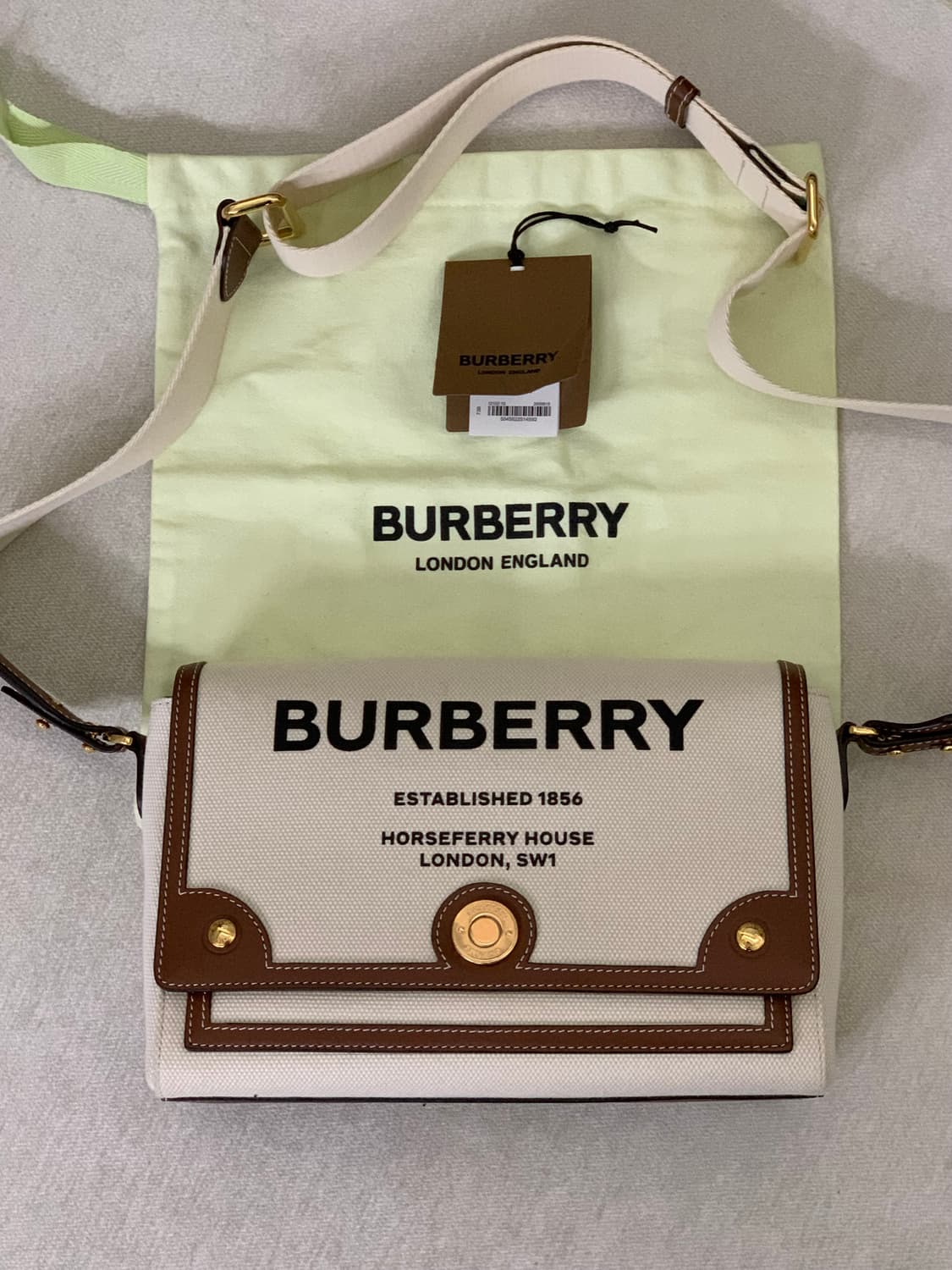 버버리 호스페리 로고 캔버스 백 상품이미지1