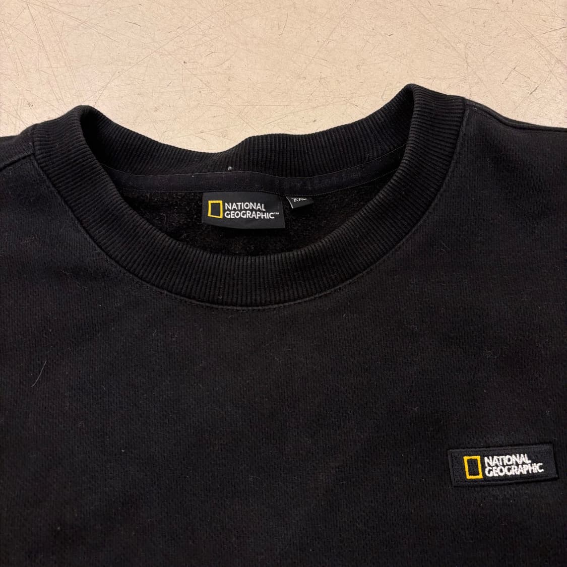 내셔널지오그래픽 블랙 포켓 맨투맨 상품이미지3