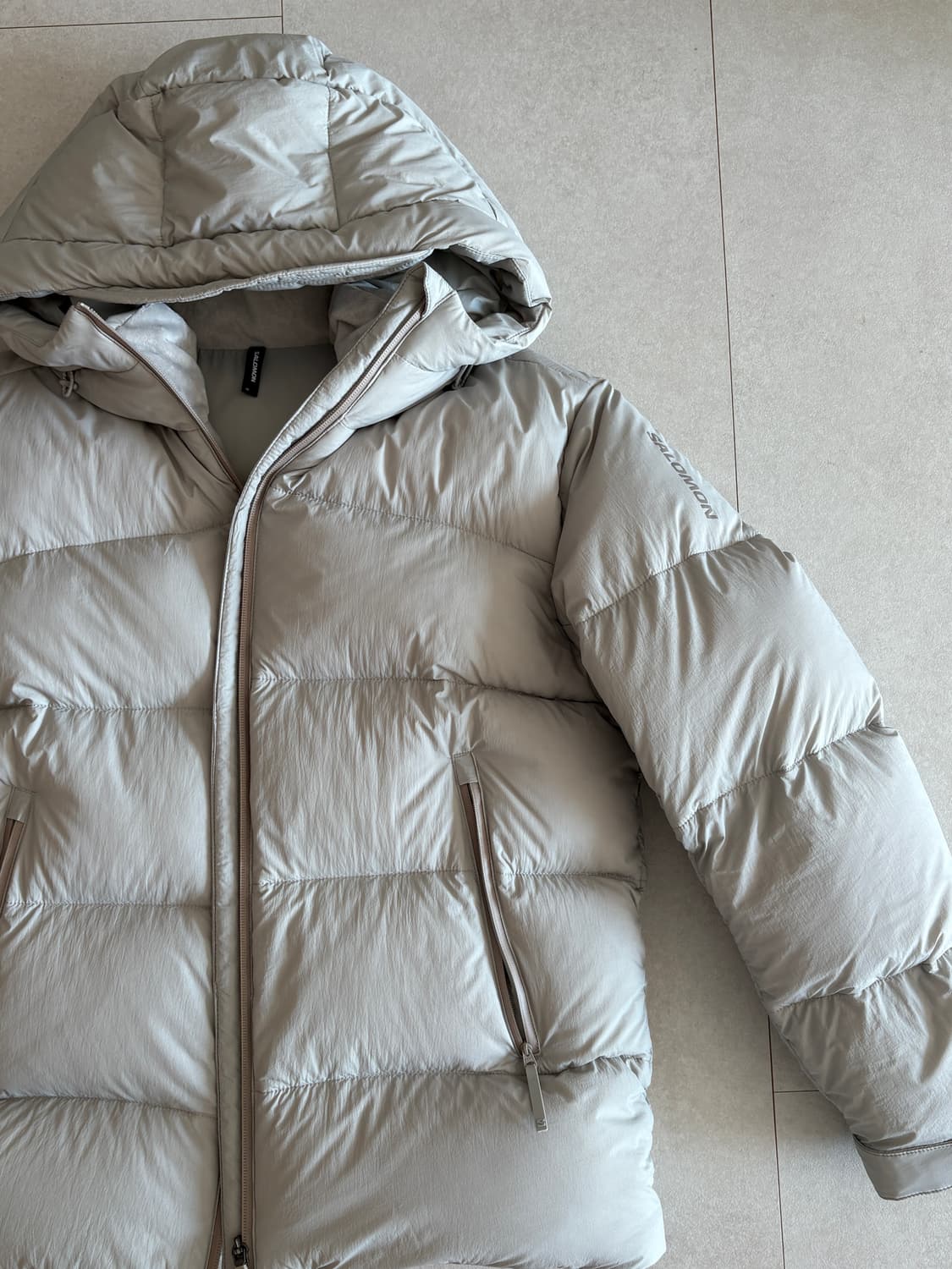 (새상품) 살로몬 덕다운 패딩 M사이즈 웜그레이 컬러 상품이미지1