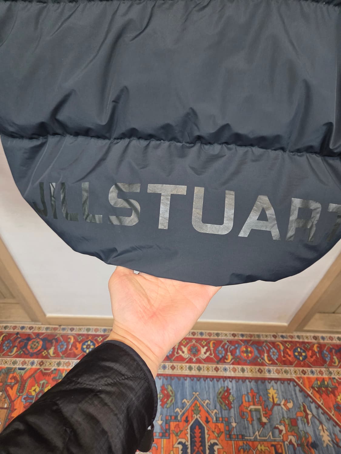 질스튜어트 스포츠 프린팅로고 푸퍼 숏패딩 xl 딥그린  상품이미지3