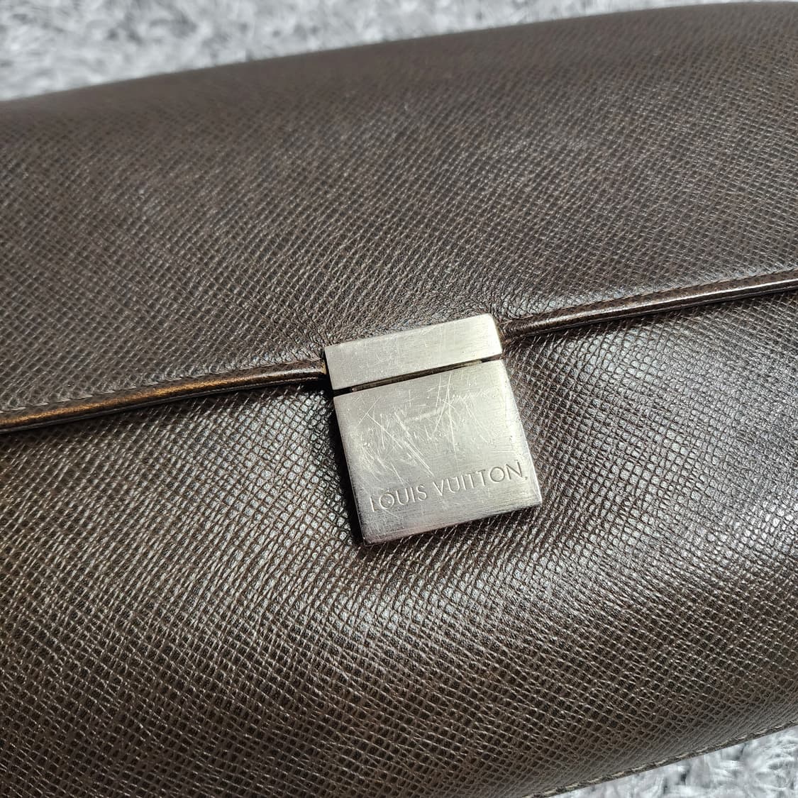 루이비통 타이가 세컨백 클러치백 상품이미지5