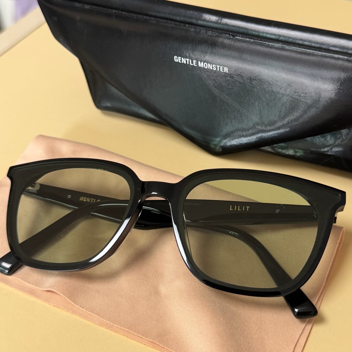 젠틀몬스터 릴리트 카키 선글라스 상품이미지1