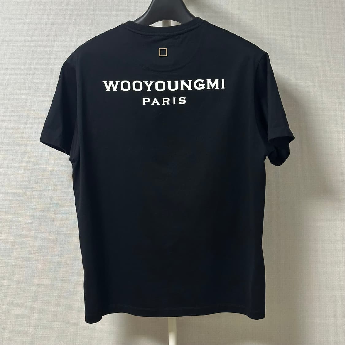 [46] 우영미 백로고 반팔 티셔츠 블랙 상품이미지1