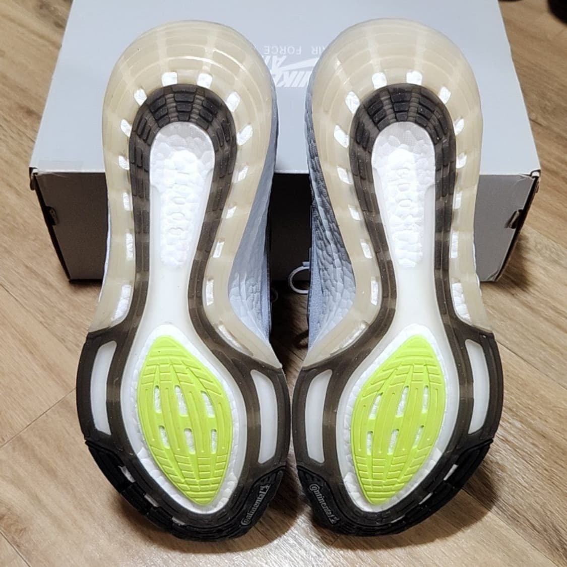 아디다스 울트라부스트 285 할로실버 상품이미지6