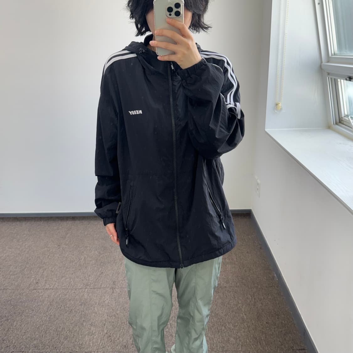 Nerdy 널디 화이트 트랙탑 블랙 바람막이 상품이미지1