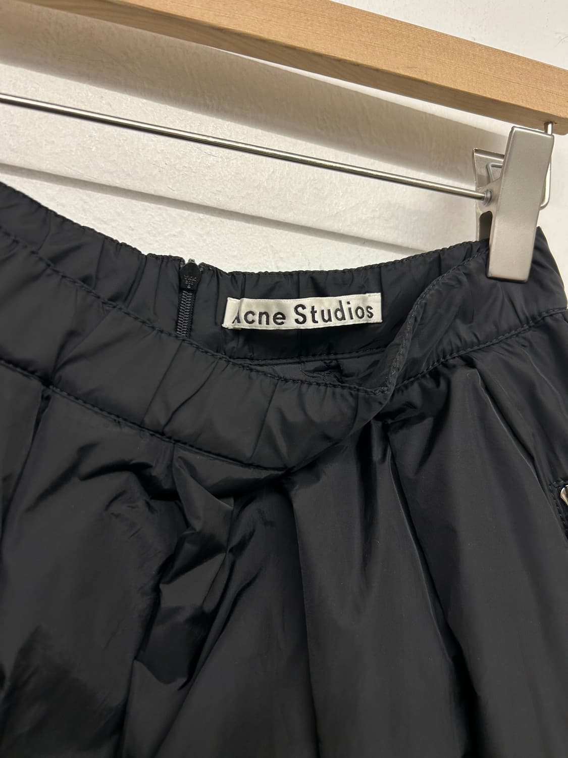아크네 스튜디오 블랙 패딩 스커트 상품이미지4
