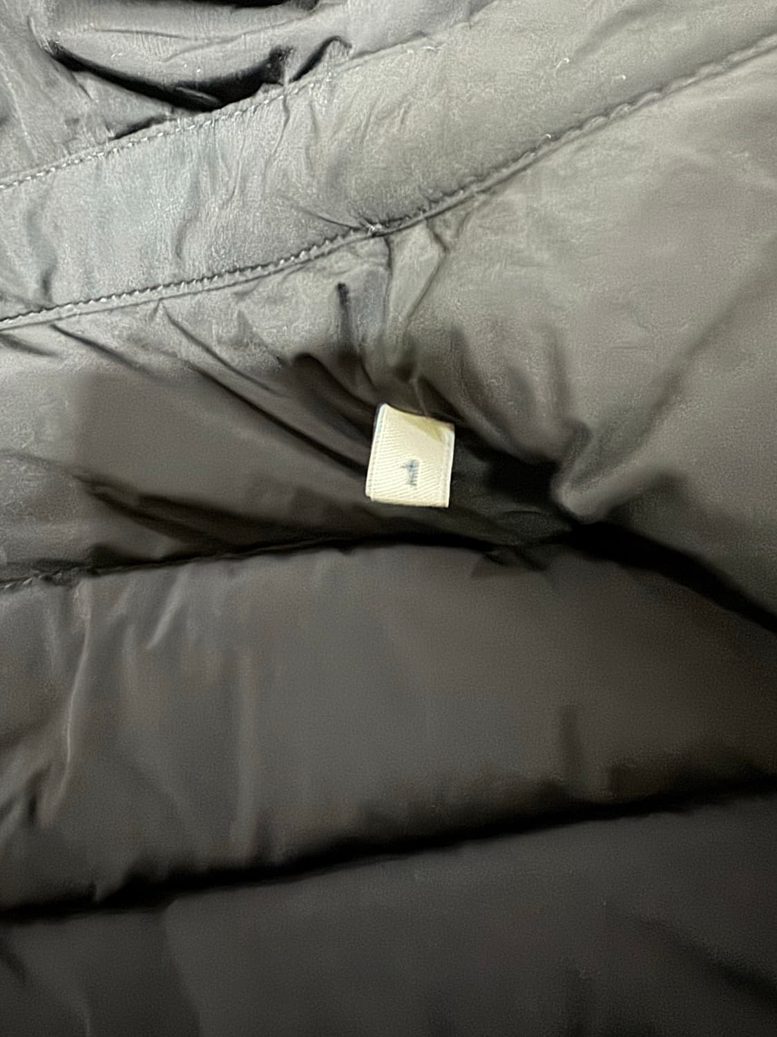 1 몽클레어 아이네이 다운 패딩 상품이미지7